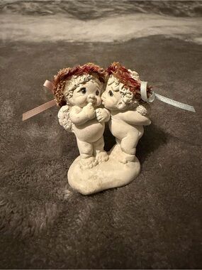 Dreamsicles “Stolen kiss” cherub angles